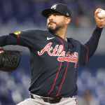 Pérez fija marca personal de 10 ponches y sigue brillando
