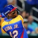 Ronald Acuña Jr. conecta su primer vuelacercas e iguala a Miguel Cabrera con esta marca