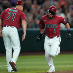 Jorge Barrosa destapó su cuenta jonronera del año