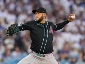 Eduardo Rodríguez coquetea con el centenar de triunfos