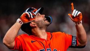 Además de José Altuve, ¿cuántos peloteros venezolanos han disputado 2000 juegos en la MLB?