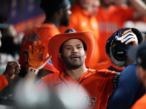 Altuve la saca pero los Cardenales se llevan el triunfo