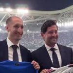 Francisco Cervelli asiste al juego de la Juventus y es recibido por Giorgio Chiellini