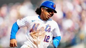 Francisco Lindor abandona el diamante por molestias físicas