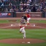 MLB: Ronald Acuña Jr. se va para la calle con este demencial batazo ante Filadelfia