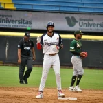 Marineros barrió a Samanes y se afianza en la cima