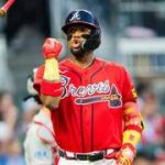 Ronald Acuña Jr. vuelve a duplicar, roba otra base y acecha a dos figuras venezolanas