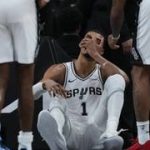 Victor Wembanyama entra en protocolo de conmoción cerebral