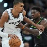 Chris Finch estalla contra el arbitraje tras la caída de los Timberwolves