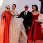 Famosos de la música y el diseño que aparecen en «El Diablo viste a la moda 2»
