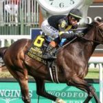 Irad Ortiz Jr. se luce sobre Rhetorical para ganar al galope el Turf Classic Stakes (G1) en Churchill Downs
