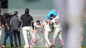 Jesús Rodríguez se viste de héroe para San Francisco con un hit de oro