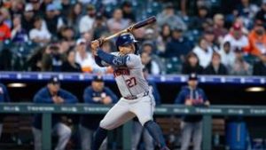 José Altuve continúa superando a leyendas de MLB con su ofensiva y va por más