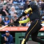 Marcell Ozuna celebra cifras redondas ante los Gigantes