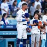 Miguel Rojas recibe emotivo homenaje de Dodgers