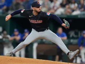 Yankees firman al lanzador Peter Strzelecki