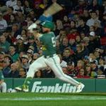 Wilyer Abreu suma otro jonrón y queda a uno de la marca de una leyenda de Leones