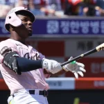 Yonathan Perlaza aporta con HR en paliza de Hanwha