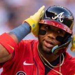 ¡Ay! Ronald Acuña Jr. sale del juego tras presentar una molestia en la pierna
