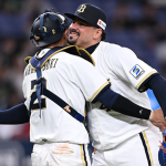Machado y Quijada salvaron para sus equipos en Japón