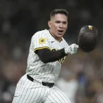 Con jonrón Freddy Fermín da la victoria a Padres