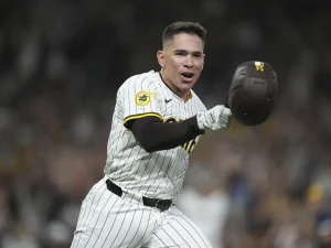 Con jonrón Freddy Fermín da la victoria a Padres