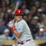 J.T. Realmuto sufre contusión en la muñeca