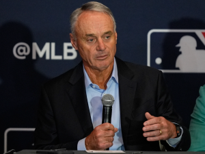 MLB propone prohibir firmas de jugadores de escuela secundaria