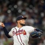 Robert Suárez enciende las alarmas en los Bravos de Atlanta