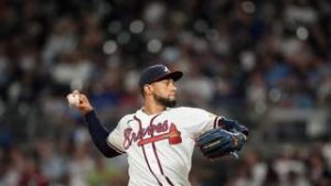 Robert Suárez enciende las alarmas en los Bravos de Atlanta