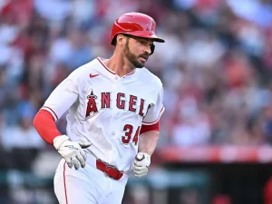 Trey Mancini regresa a la MLB tras pausa desde 2023