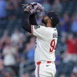 Yoendrys Gómez factura un nuevo juego salvado con Minnesota