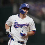 Corey Seager volvió a tomar turnos al bate