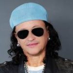 Elvis Crespo afligido por perder objeto valioso en un vuelo