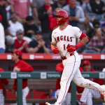 Rangers adquieren a Logan O’Hoppe y Chase Silseth desde los Angelinos