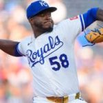 Luinder Ávila asume liderato de la rotación de Kansas City