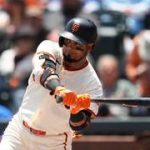 Luis Arráez hace historia ofensiva en la primera parte de la mitad
