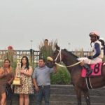 Playful del entrenador venezolano conquista el Sonoma Stakes en Century Mile, Canadá