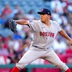 Ranger Suárez gana descanso por lluvia y apunta a la historia en Fenway Park