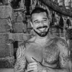 Ricky Martin le pone freno a su guardaespaldas en pleno encuentro con la prensa