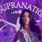 Silvia Maestre pisa con fuerza en la imposición de bandas en el Miss Supranational