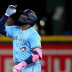 Vladimir Guerrero Jr. abandona el juego por lesión