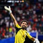 Vozinha firma con el club más popular de Chile tras su brillante actuación en el Mundial
