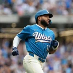 Jackson Chourio despacha jonrón pese a la caída de Milwaukee