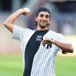 Ferrán Torres cambia el balón de fútbol por el béisbol en el Yankee Stadium