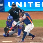 José Altuve iguala marca de imparables de Bob Abreu
