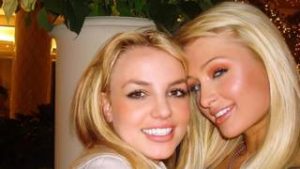 Paris Hilton sorprende en el WorldPride de Ámsterdam con un homenaje a Britney Spears