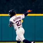 ¡Grande Astroboy! José Altuve deja atrás a Bob Abreu en el listado histórico de hits entre venezolanos